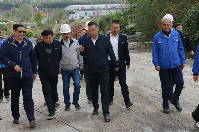 乌鲁木齐铁路局集团董事长,党委书记张海涛到乌西车辆段综合检修库