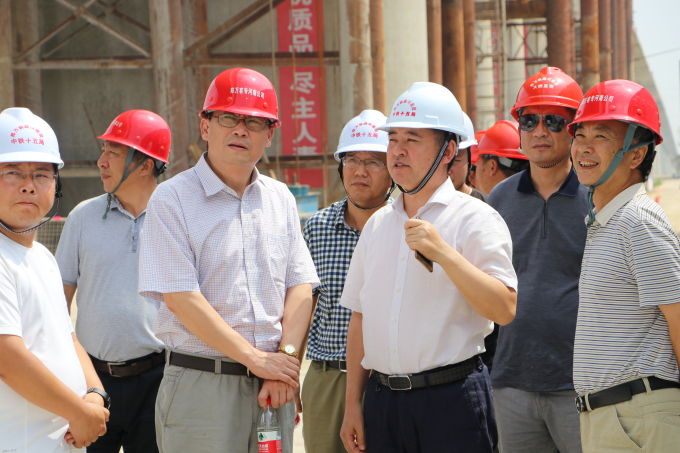 郑万客专河南建设管理机构总经理孙彦英到集团公司郑万项目调研指导